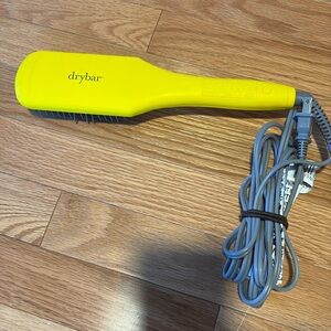 Dry Bar heated straightening brush